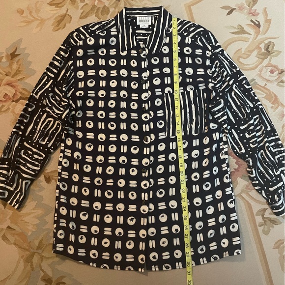 Fun navy-black and off white button down blouse by Leslie Fay size 12 - Picture 5 of 7